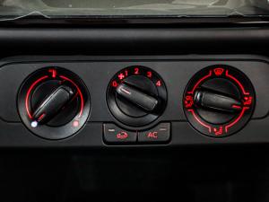 Volkswagen Polo Vivo hatch 1.4 Life - Image 10