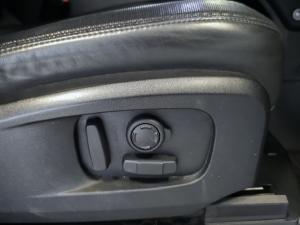 Land Rover Defender 110 D300 X-Dynamic SE - Image 12