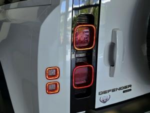 Land Rover Defender 110 D300 X-Dynamic SE - Image 16