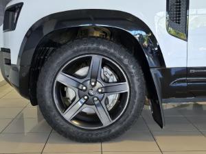 Land Rover Defender 110 D300 X-Dynamic SE - Image 9