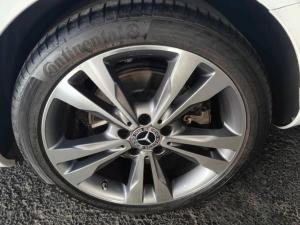 Mercedes-Benz C-Class C300 Avantgarde - Image 4