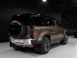 Land Rover Defender 110 P400 First Edition - Image 21