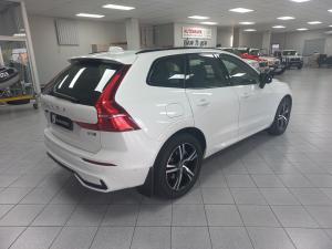 Volvo XC60 B5 AWD Plus Dark - Image 3