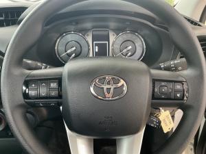 Toyota Hilux 2.4GD-6 single cab Raider manual - Image 8