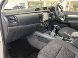 Toyota Hilux 2.4GD-6 single cab Raider manual - Image 9
