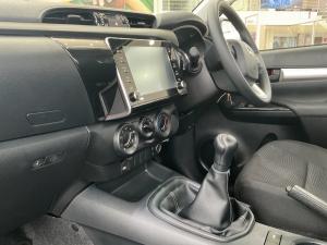 Toyota Hilux 2.4GD-6 single cab Raider manual - Image 11