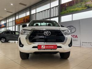 Toyota Hilux 2.4GD-6 single cab Raider manual - Image 4
