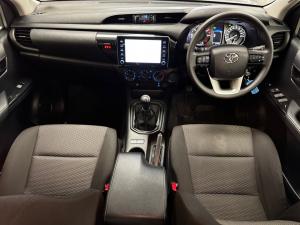 Toyota Hilux 2.4GD-6 double cab Raider manual - Image 6