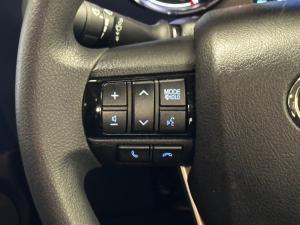 Toyota Hilux 2.4GD-6 double cab Raider manual - Image 9