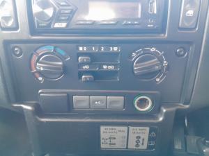 Land Rover Defender 110 TD station wagon S - Image 12