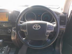 Toyota Land Cruiser 200 4.5D-4D VX - Image 8