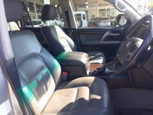 Toyota Land Cruiser 200 4.5D-4D VX - Image 14