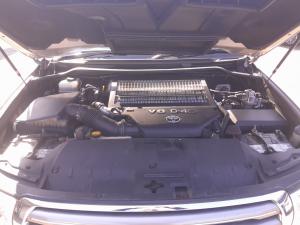 Toyota Land Cruiser 200 4.5D-4D VX - Image 19