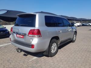 Toyota Land Cruiser 200 4.5D-4D VX - Image 2
