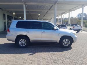 Toyota Land Cruiser 200 4.5D-4D VX - Image 3