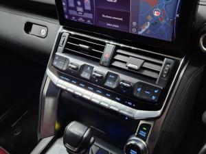 Toyota Landcruiser 300 V6 3.5T GR-S - Image 10