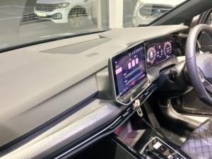 Volkswagen Golf 1.4 TSI R-LINE Tiptronic - Image 23