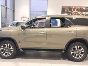 Toyota Fortuner 2.8 GD-6 4X4 VX automatic - Image 6