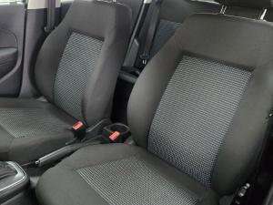 Volkswagen Polo Vivo hatch 1.6 Comfortline auto - Image 13