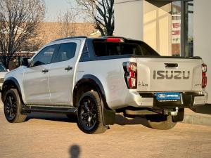 Isuzu D-Max 3.0TD double cab V-Cross - Image 4