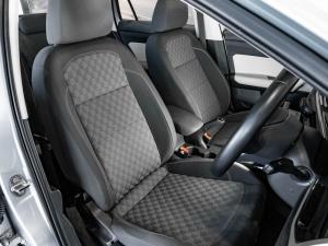 Volkswagen Polo sedan 1.6 Life manual - Image 15