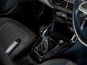 Volkswagen Polo sedan 1.6 Life manual - Image 12