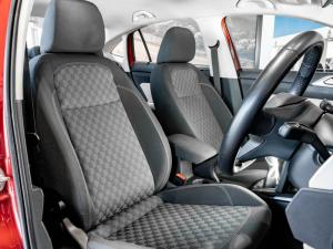 Volkswagen Polo sedan 1.6 Life manual - Image 14