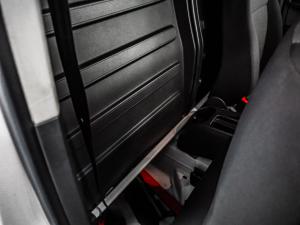 Volkswagen Caddy 2.0TDI crew bus - Image 19