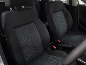 Volkswagen Polo Vivo hatch 1.6 Comfortline auto - Image 6