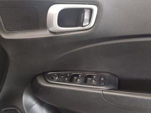 Hyundai Venue 1.0T Motion auto - Image 18