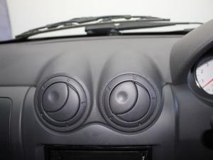 Nissan NP200 1.6i safety pack (aircon) - Image 10
