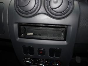 Nissan NP200 1.6i safety pack (aircon) - Image 11