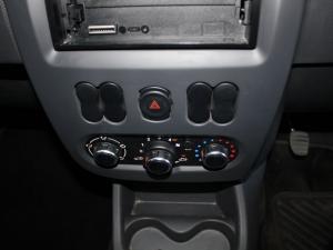Nissan NP200 1.6i safety pack (aircon) - Image 12