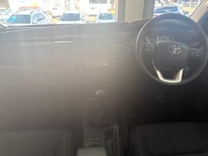 Toyota Hilux 2.4GD-6 double cab Raider manual - Image 6