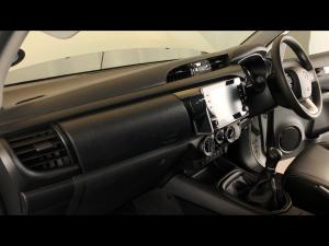 Toyota Hilux 2.4GD-6 double cab Raider manual - Image 7