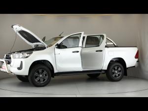 Toyota Hilux 2.4GD-6 double cab Raider manual - Image 12