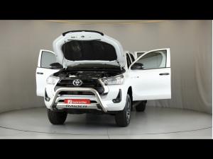 Toyota Hilux 2.4GD-6 double cab Raider manual - Image 13