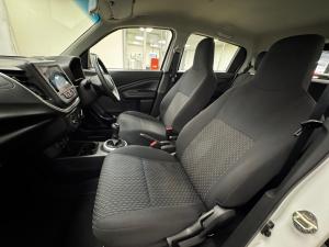 Toyota Vitz 1.0 XR manual - Image 7