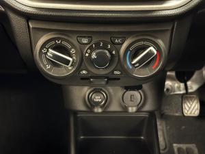 Toyota Vitz 1.0 XR manual - Image 13