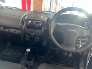 Isuzu D-Max Gen 6 250 single cab Fleetside safety - Image 6