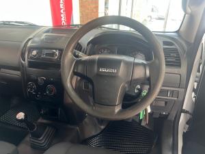 Isuzu D-Max Gen 6 250 single cab Fleetside safety - Image 8