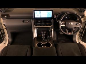 Toyota Land Cruiser 300 3.3D GR-Sport - Image 6