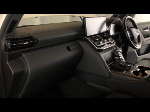 Toyota Land Cruiser 300 3.3D GR-Sport - Image 7