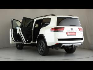 Toyota Land Cruiser 300 3.3D GR-Sport - Image 10