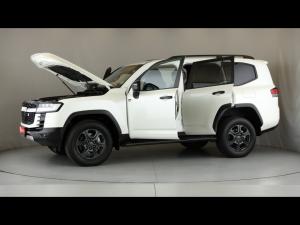 Toyota Land Cruiser 300 3.3D GR-Sport - Image 12