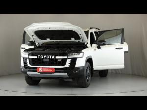Toyota Land Cruiser 300 3.3D GR-Sport - Image 13