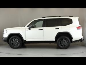 Toyota Land Cruiser 300 3.3D GR-Sport - Image 17