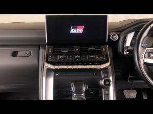 Toyota Land Cruiser 300 3.3D GR-Sport - Image 24