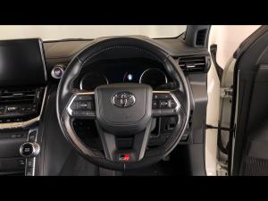 Toyota Land Cruiser 300 3.3D GR-Sport - Image 26