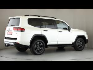Toyota Land Cruiser 300 3.3D GR-Sport - Image 2